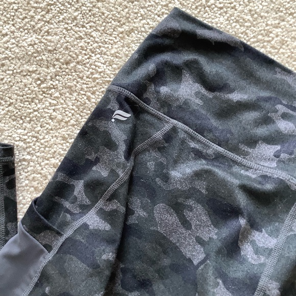 Fabletics Powerhold Womens Camo Army Leggings Athletic Yoga Workout Medium - Picture 5 of 7
